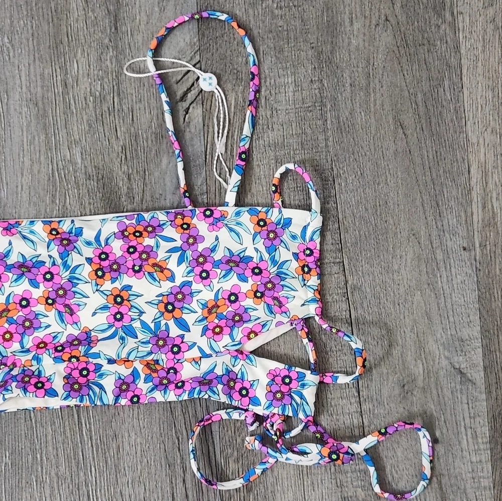 New!Frankie's Bikinis Flower Farm‎ Bikini Top